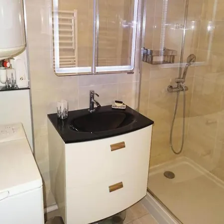 アパート Studio For 4 People