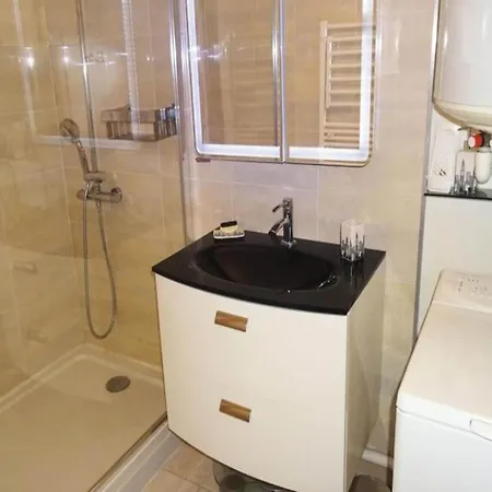 Studio For 4 People * エクスレバン